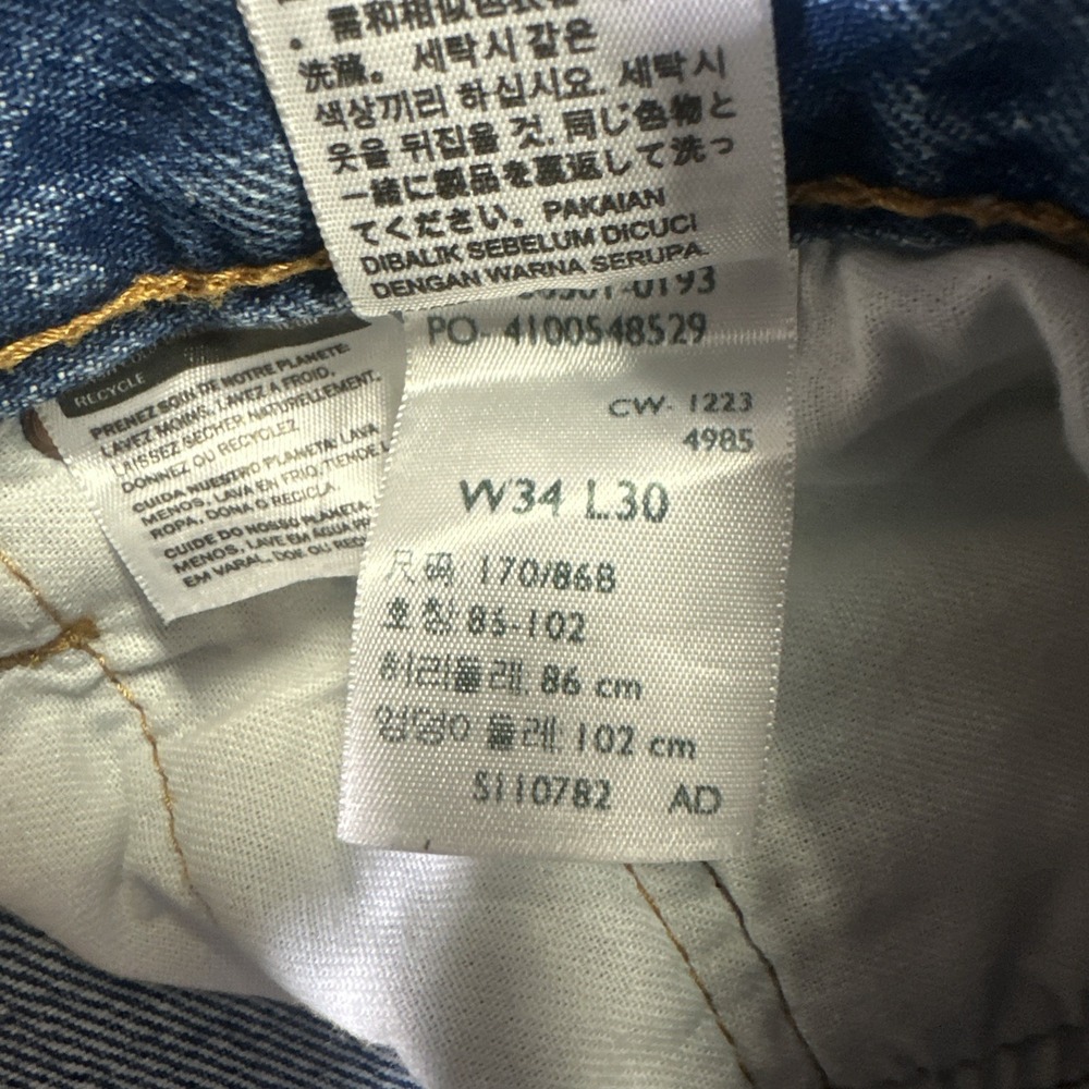 Levis 501 Jeans Mens 34x30 Blue Straight Button Fly Medium Wash Denim a - Picture 6 of 11